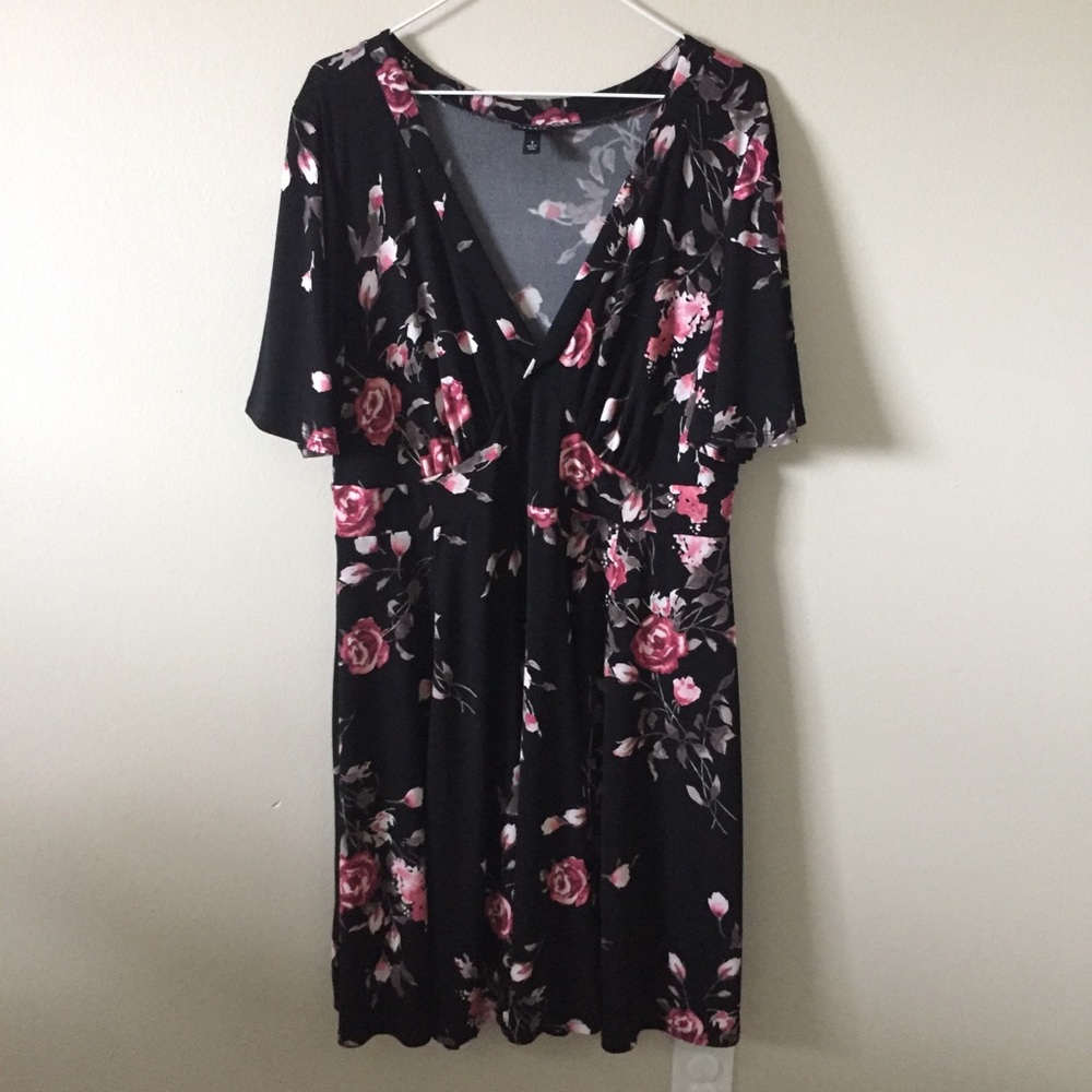 Torrid flutter sleeve roses black dress size 1